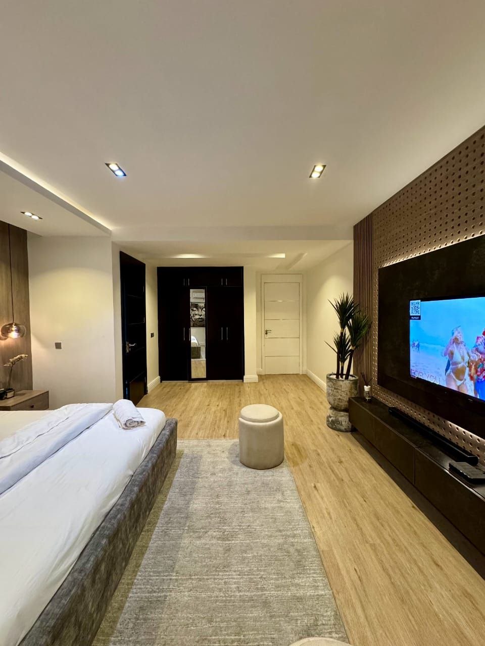 properties Brand New Luxury City-View